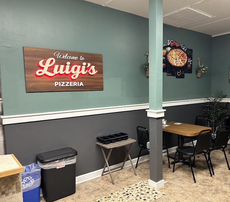 Dining room at Luigi's Pizzeria, Newton New Jersey